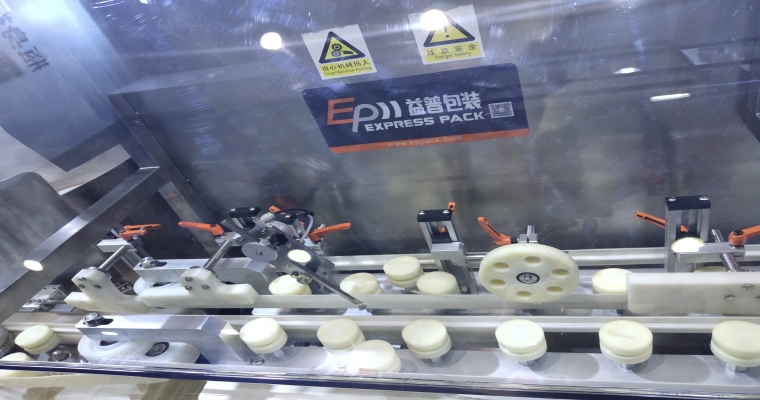 使用碼垛機(jī)器人的六大優(yōu)勢